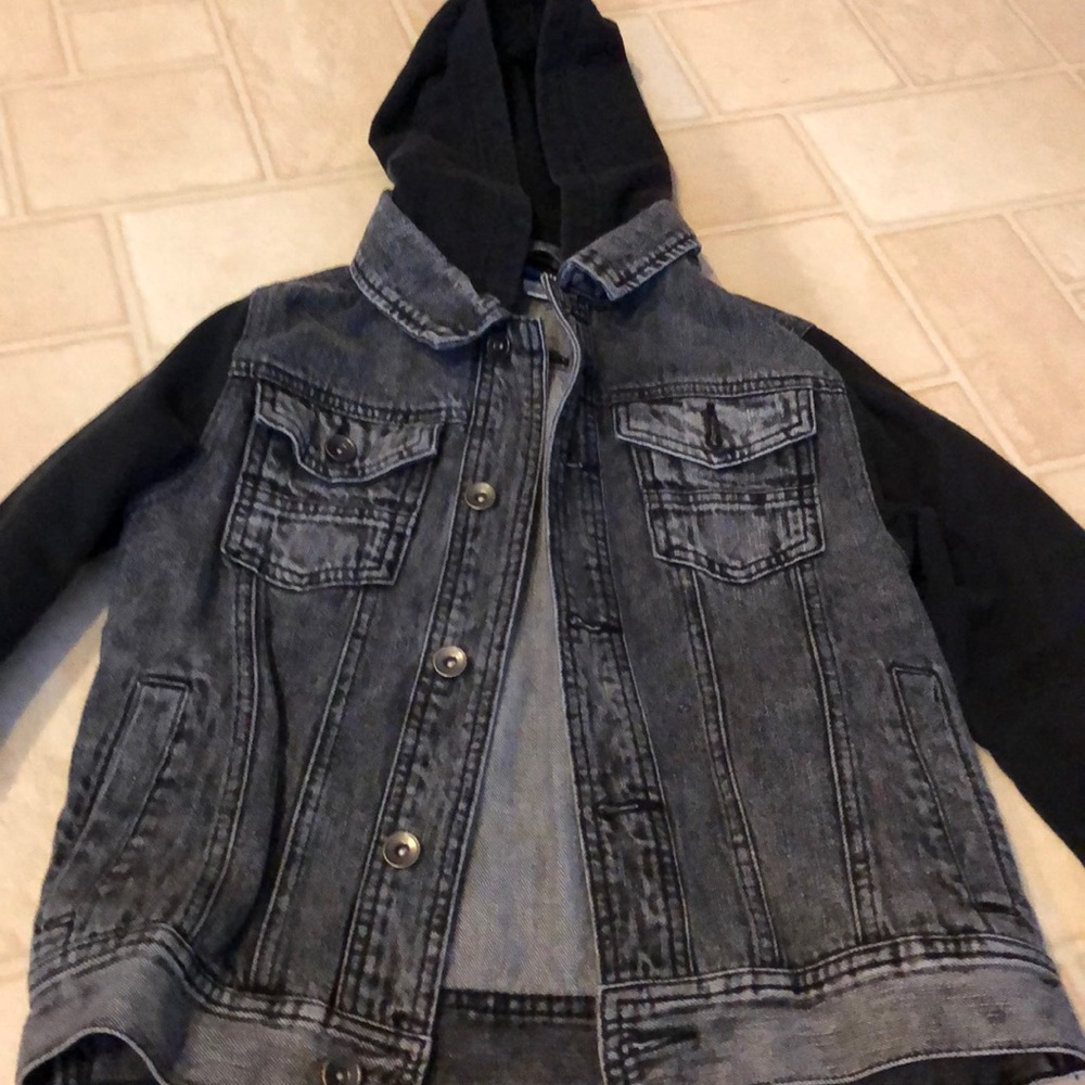 Boys jean jacket. (10/12)